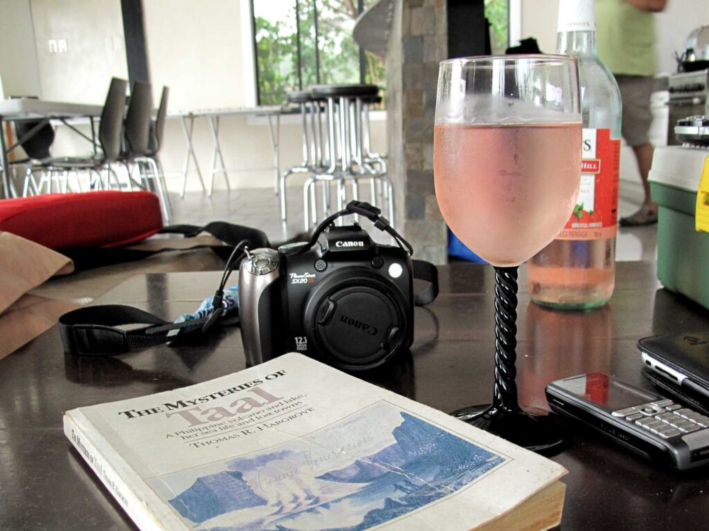 A book about Taal by Thomas Hargrove