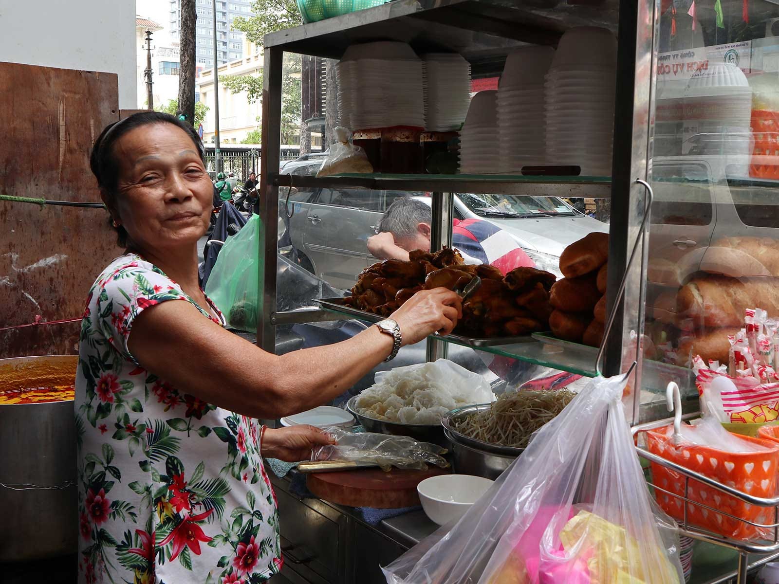 Bún cà-ri stall owner in Ho Chi Minh City, 2019