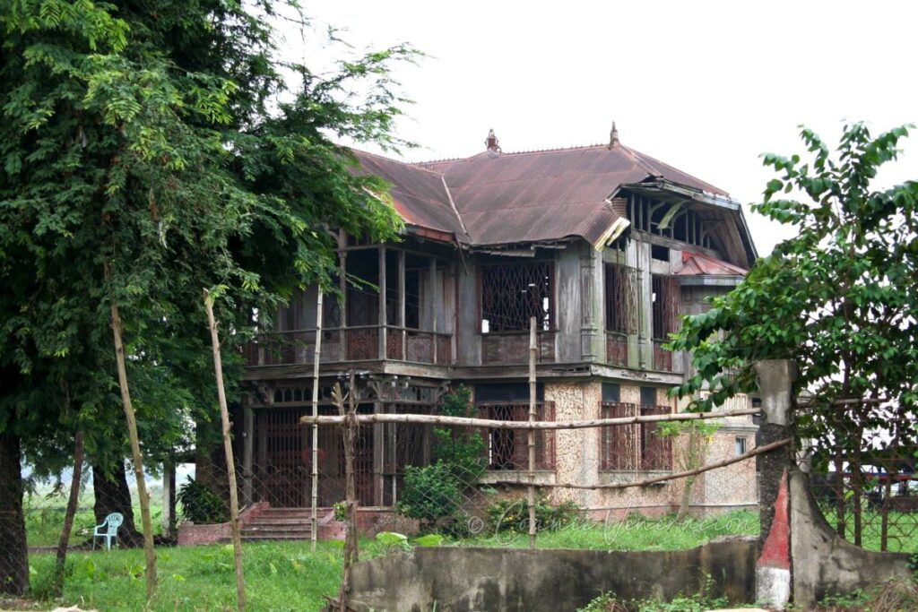 Red house in San Ildefonso
