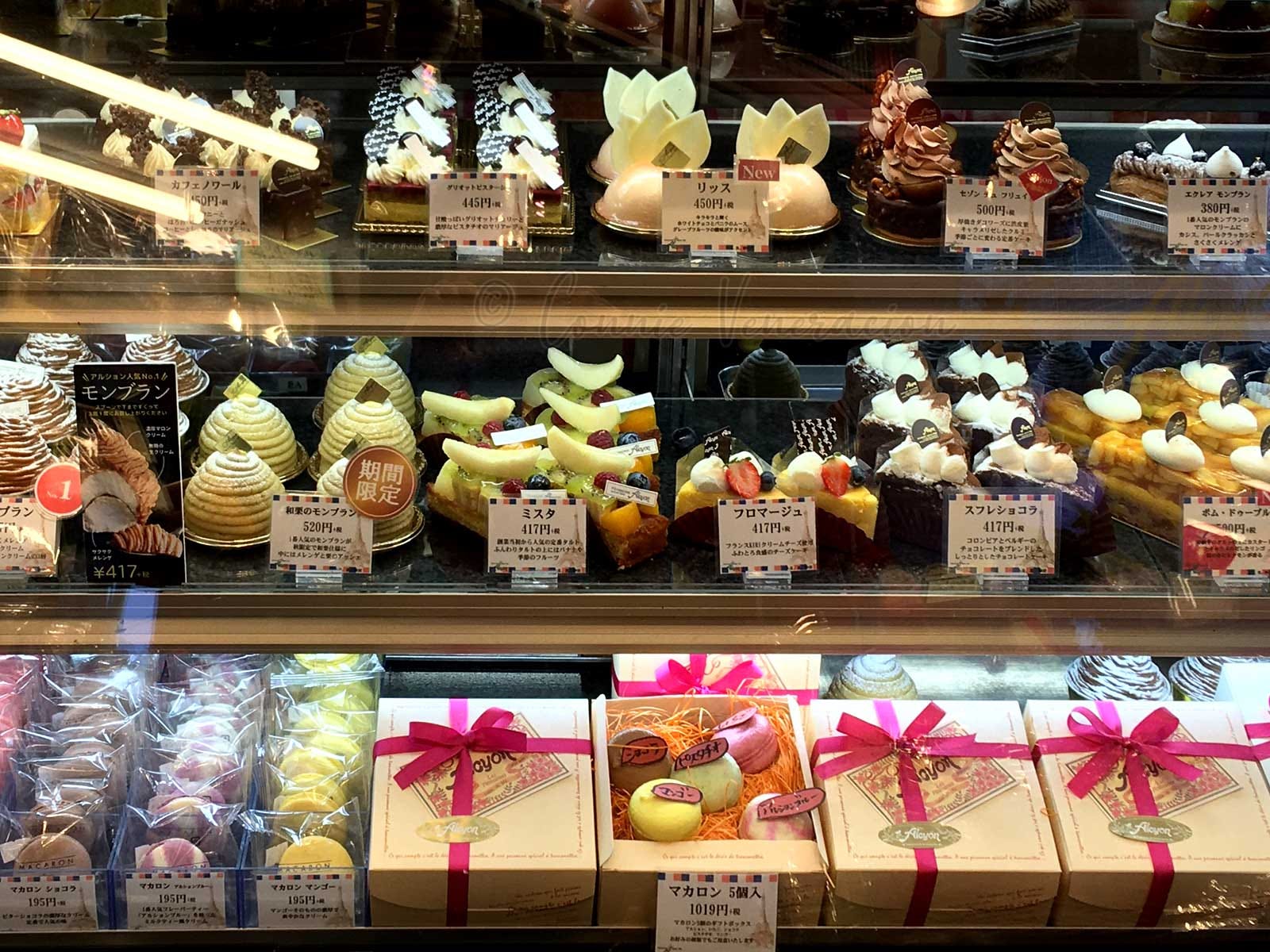 Cakes and pastries at Salon de The Alcyon, Osaka 2019